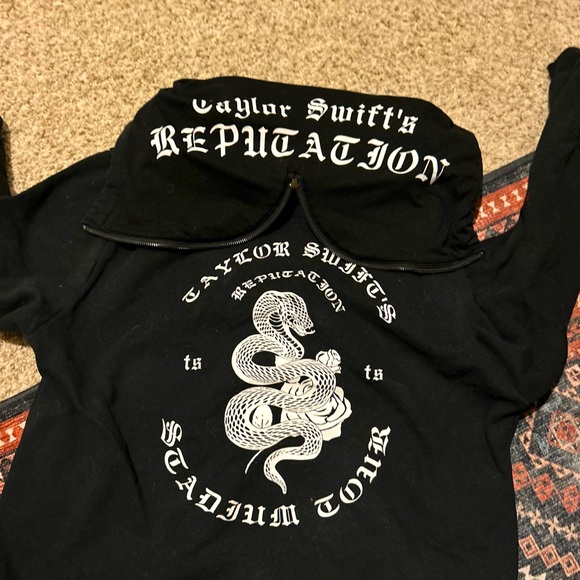 Taylor swift 2018 concert hoodie - Picture 5 of 6